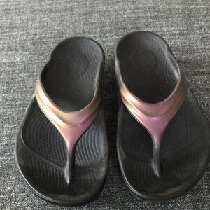 Women’s Black Flip Flop Sandals with  Purple Accents from Oofos